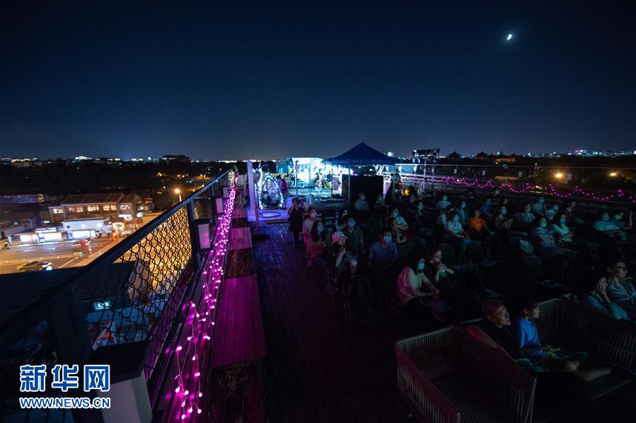 (文化)(1)第十屆北京國際電影節舉行露天放映活動(dòng)