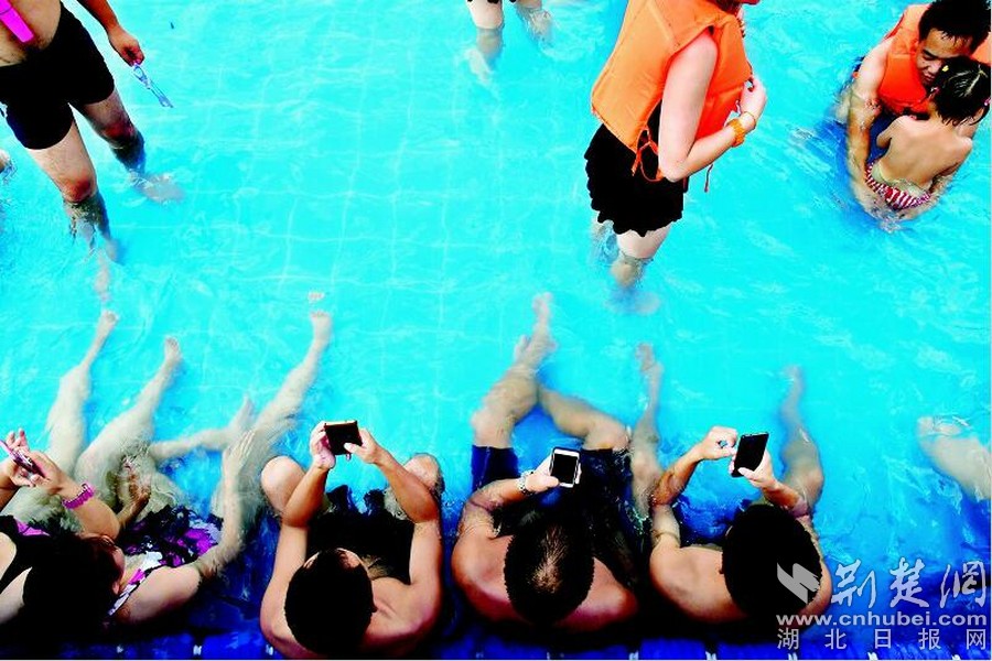 ڱ̲ʎһڵ^(li)f(shu)˕r(sh)˿Բx_(ki)Լ֙CӾ^Hˮ(l )@|L(chng)ϡһ߅(zh)ˮһ߅ˢ֙Cһ؄eL(fng)Ȼo֙CҲˡӾ¡͸ķˮ֙C@ǝ߅вˮ֙CҲcԼӰxD飺DӾһSˮ(zh)֙C